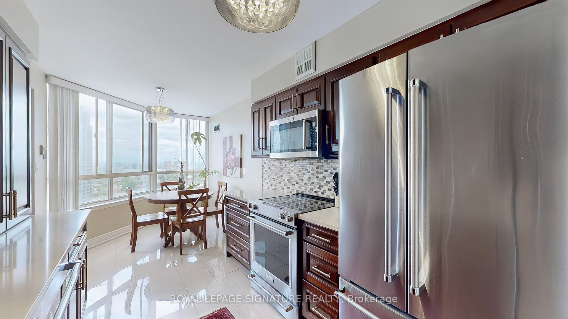 2 Bedrooms Condo at 3605 Kariya, Mississauga For sale