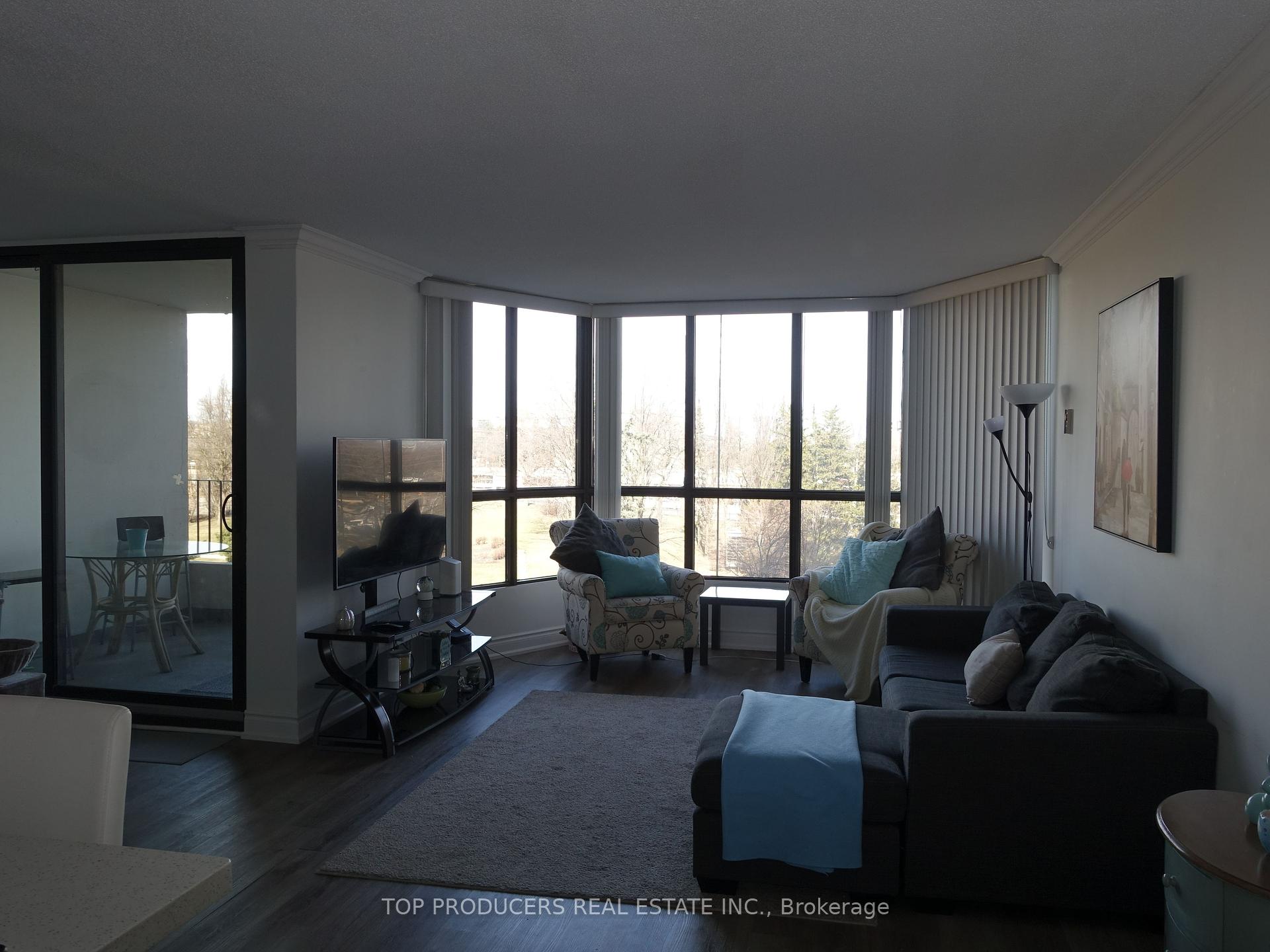 2 Bedrooms Condo at 1333 Bloor,  Mississauga For sale