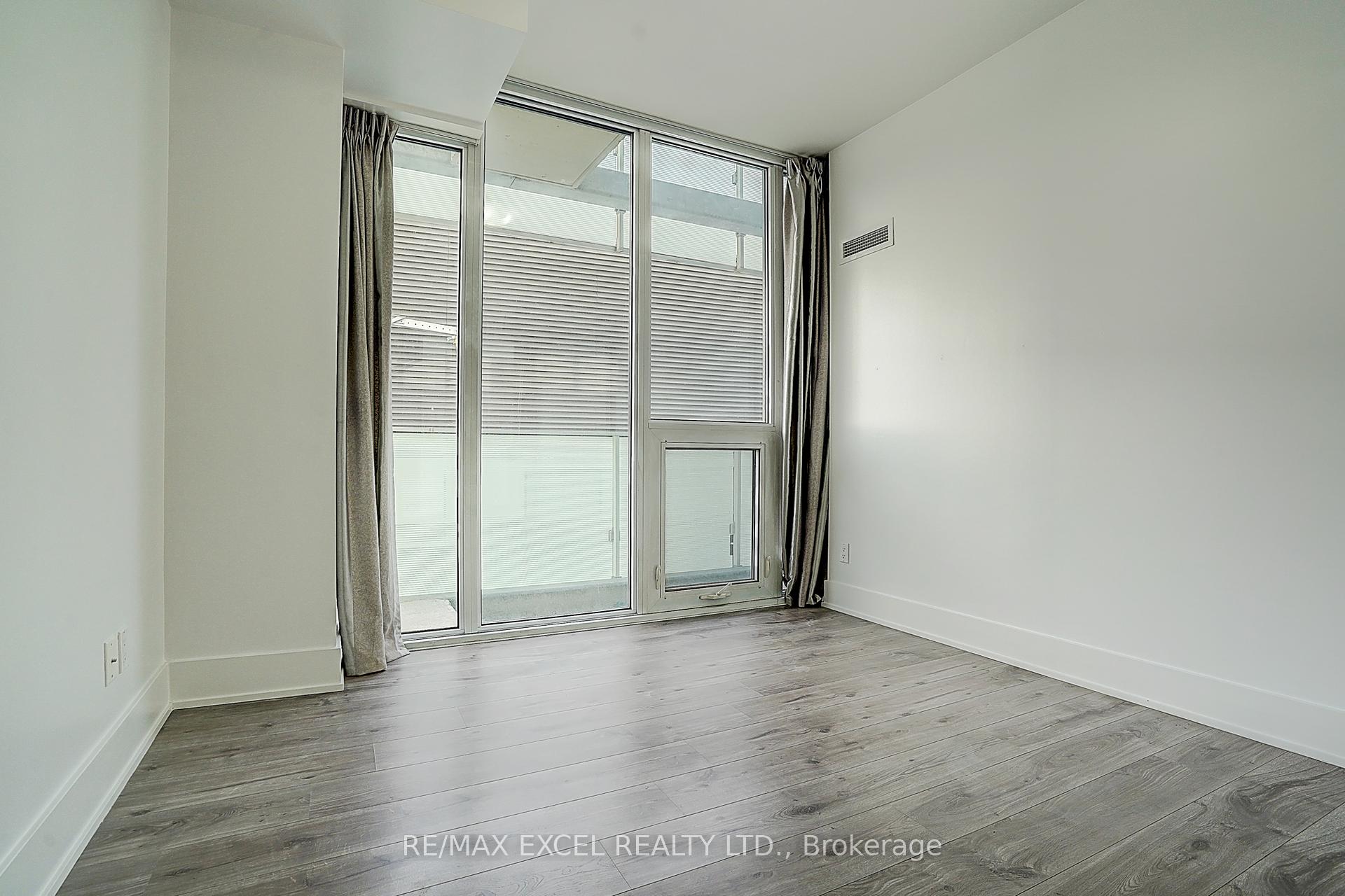 2 Bedrooms Condo at 200 Bloor,  Toronto For sale