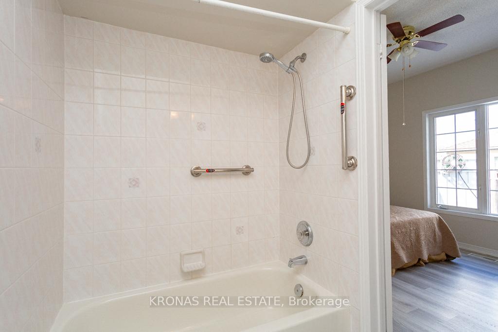 2 Bedrooms Condo at 143 Silverbirch,  Hamilton For sale