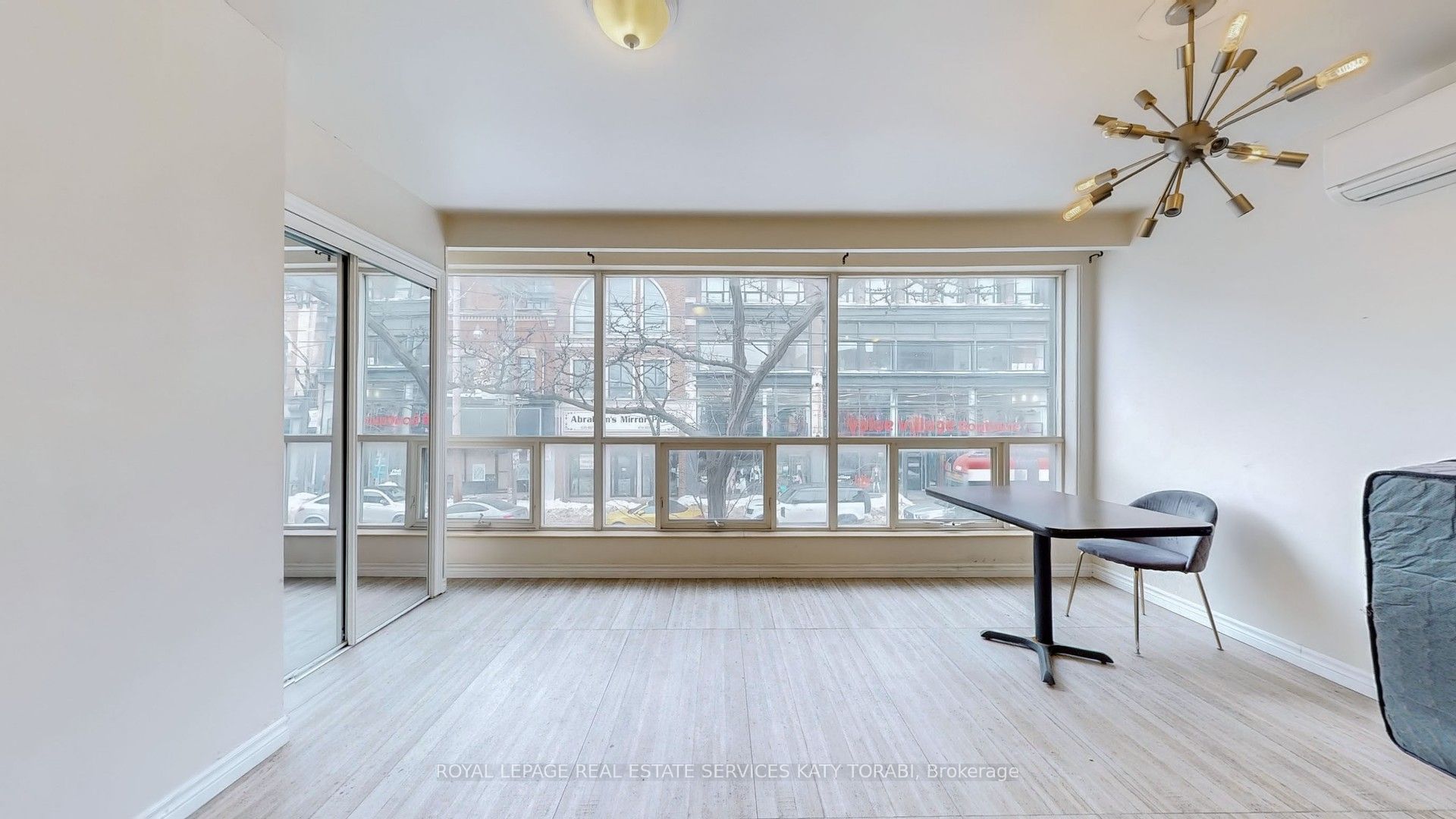 566 Queen Street W