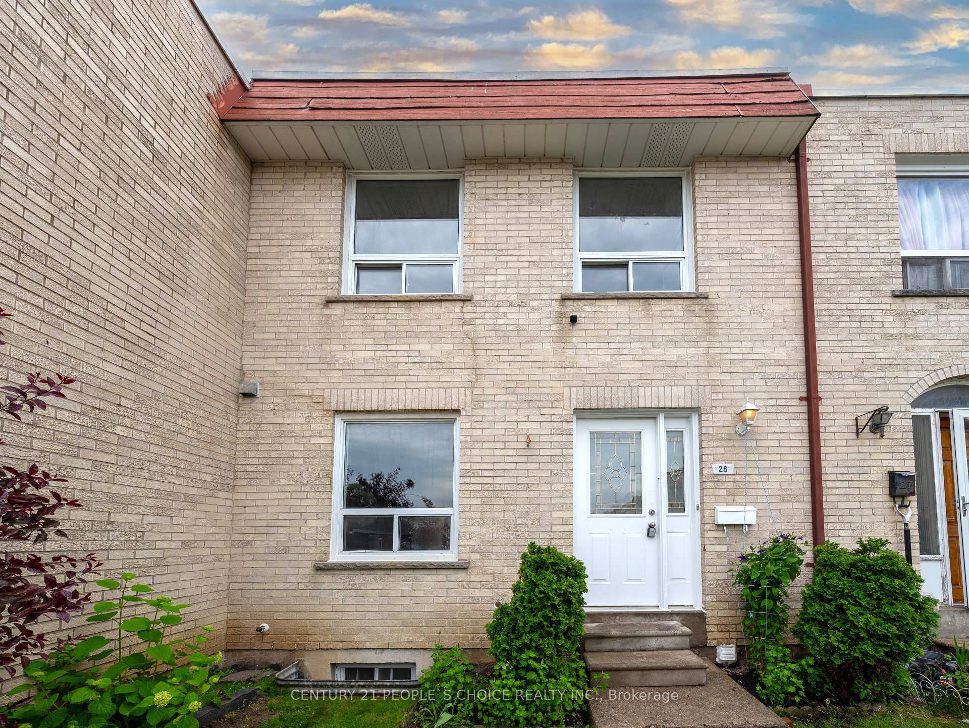 5 Bedrooms Condo at 7440 Goreway, Mississauga For sale