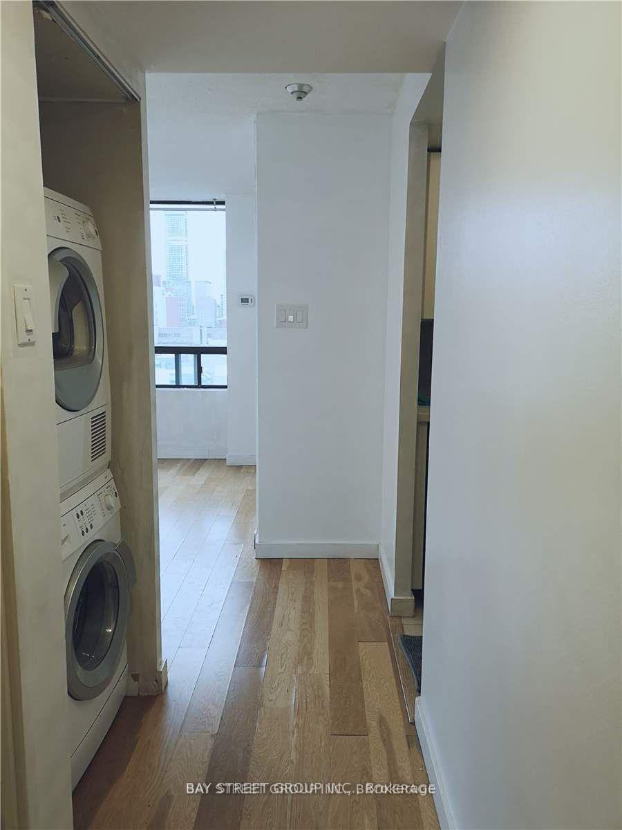2 Bedrooms Condo at 117 Gerrard,  Toronto For sale