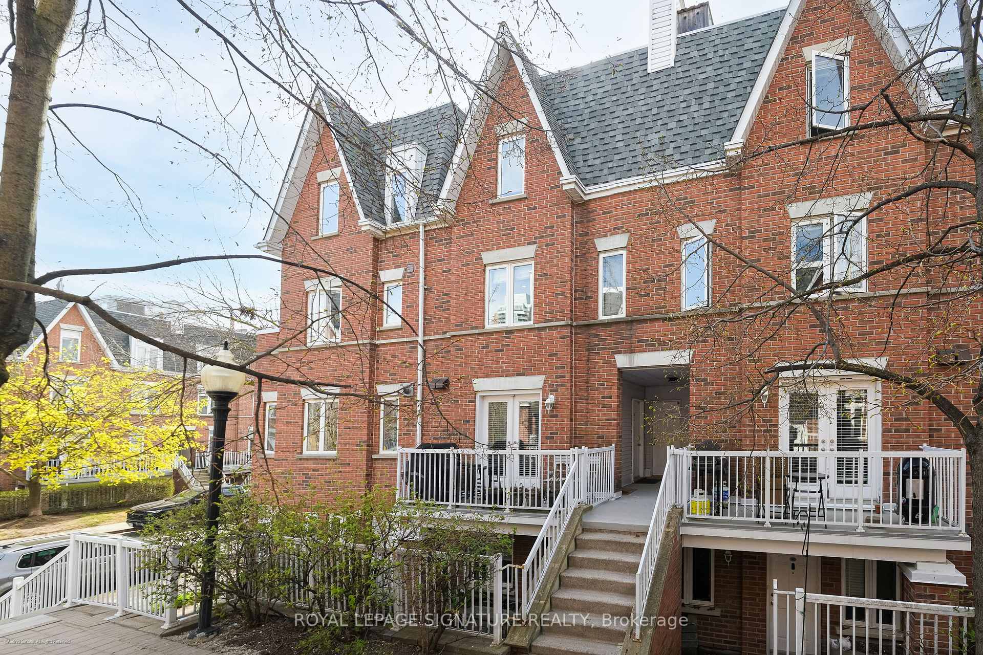 2 Bedrooms Condo at 12 Sudbury,  Toronto For sale