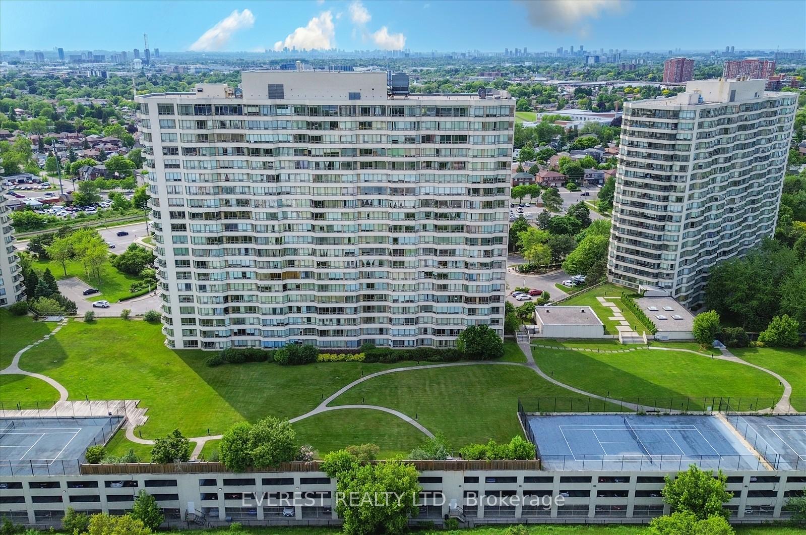 3 Bedrooms Condo at 3 Greystone Walk, Toronto For sale