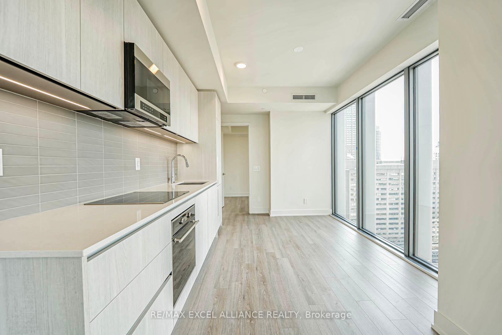 2 Bedrooms Condo at 8 Cumberland,  Toronto For sale