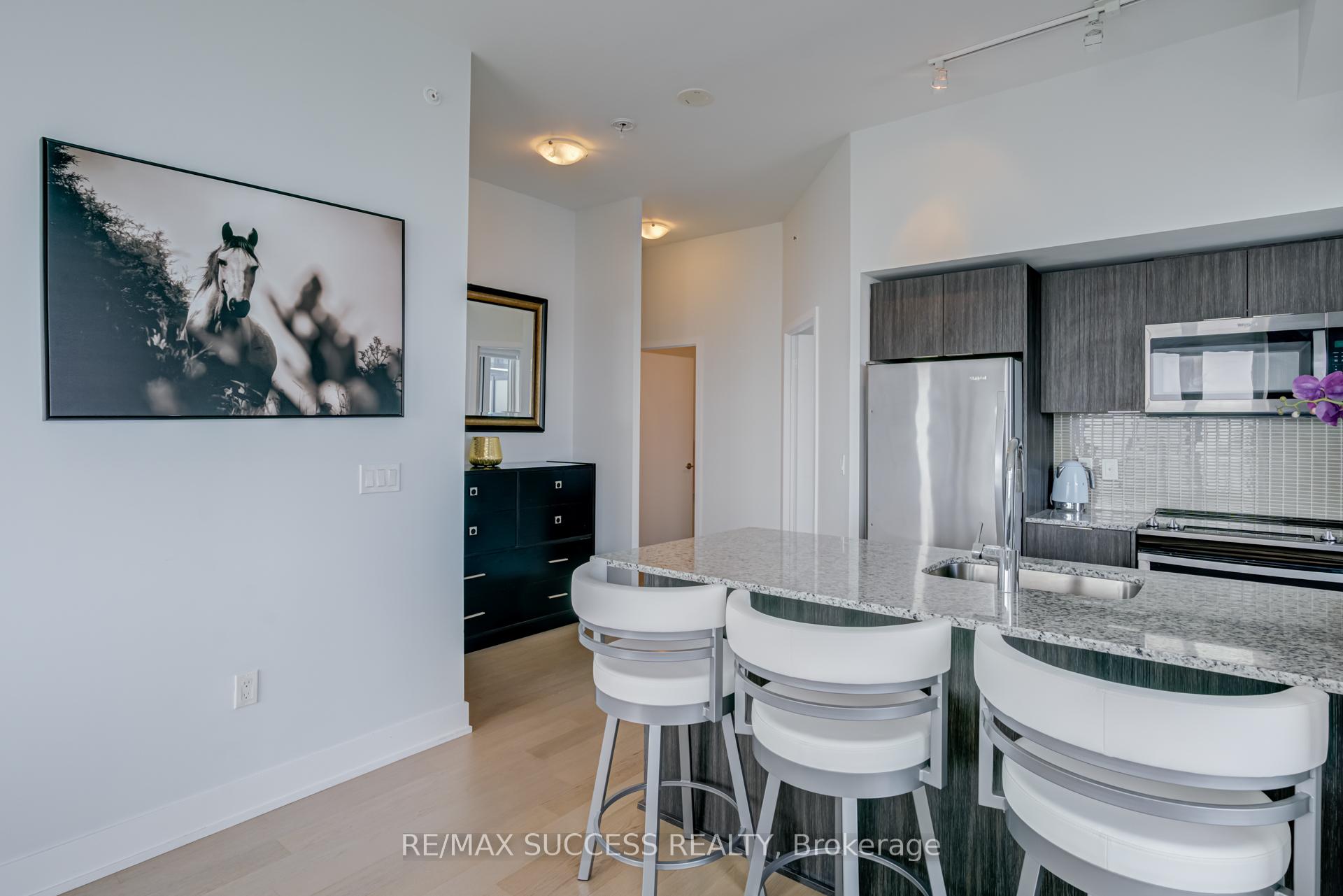 3 Bedrooms Condo at 20 Shore breeze, Toronto For sale