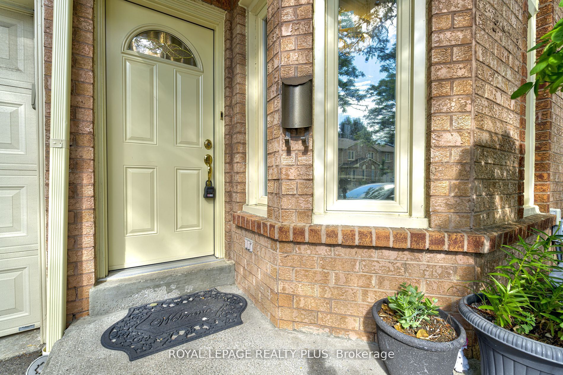 #2 - 5020 Delaware Drive, Mississauga, ON L4X 3C5