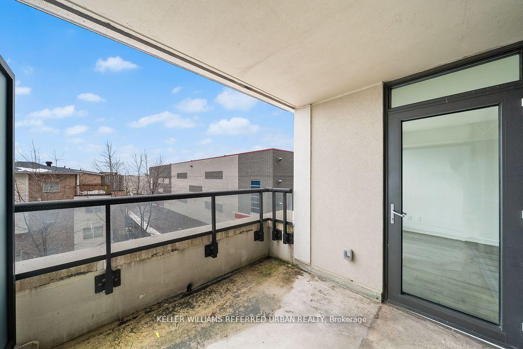 2 Bedrooms Condo at 8 Trent, Toronto For sale