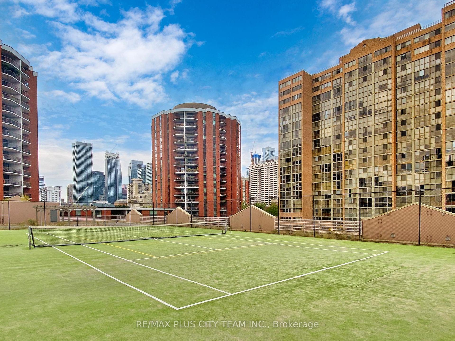 4 Bedrooms Condo at 60 Homewood, Toronto For sale