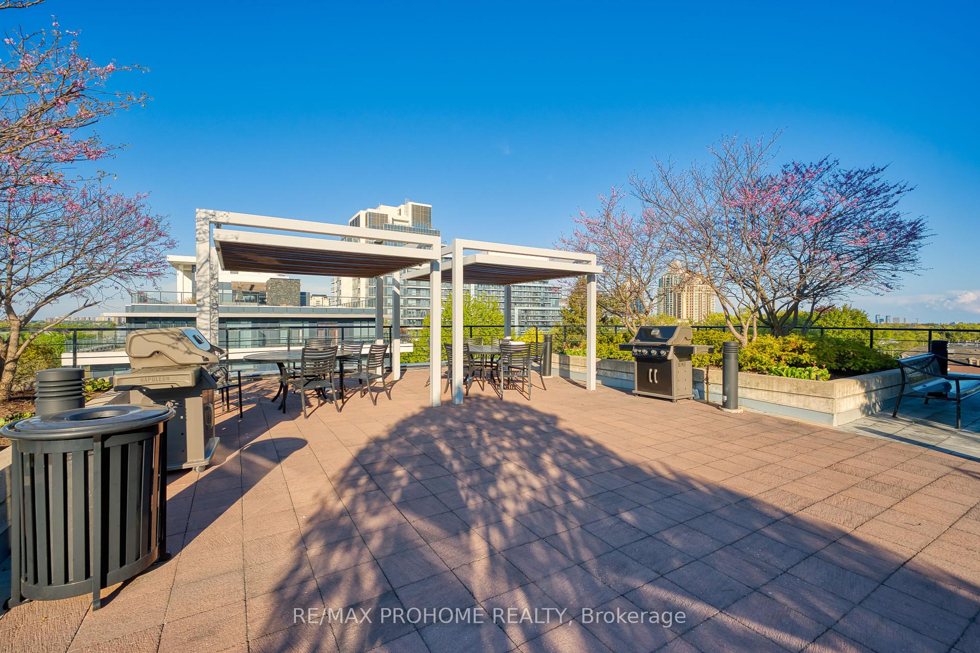 2 Bedrooms Condo at 21 Clairtrell, Toronto For sale
