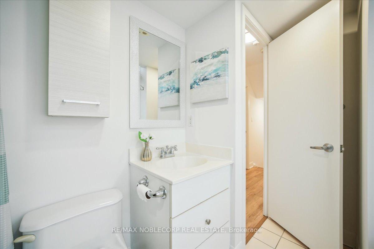 2 Bedrooms Condo at 415 Jarvis, Toronto For sale