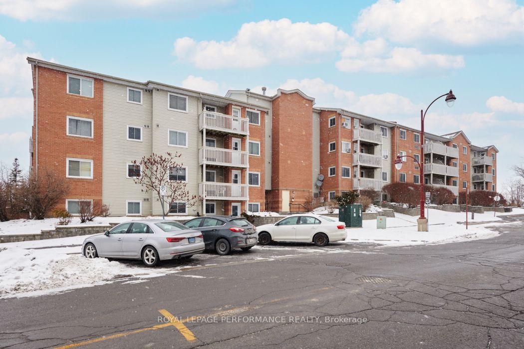 345 CENTRUM Boulevard W, #403