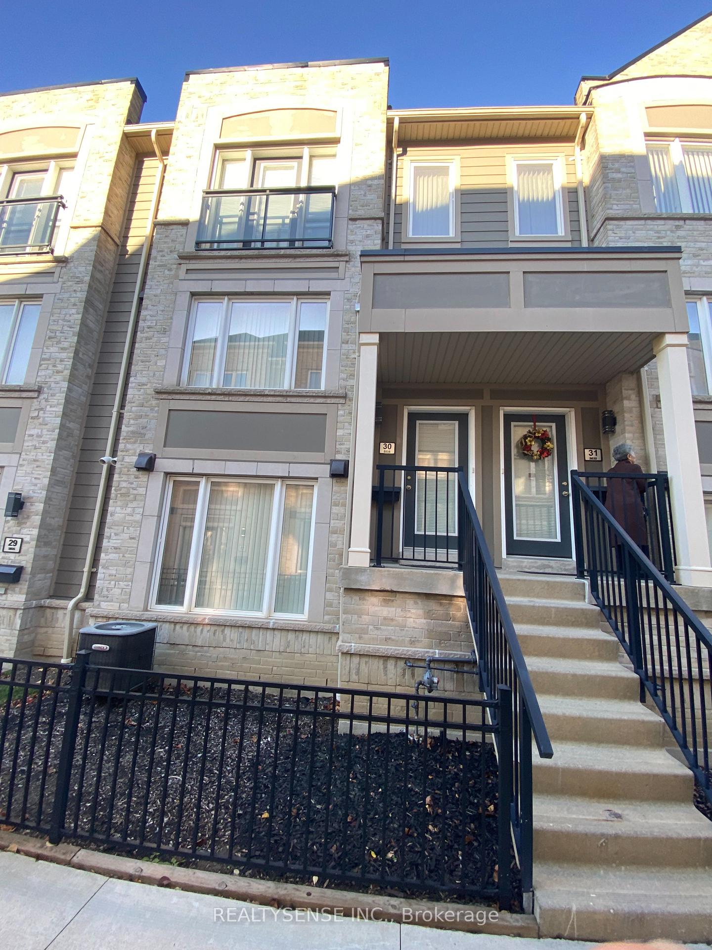 #30 – 5035 Oscar Peterson Boulevard, Mississauga, ON L5M 0P4