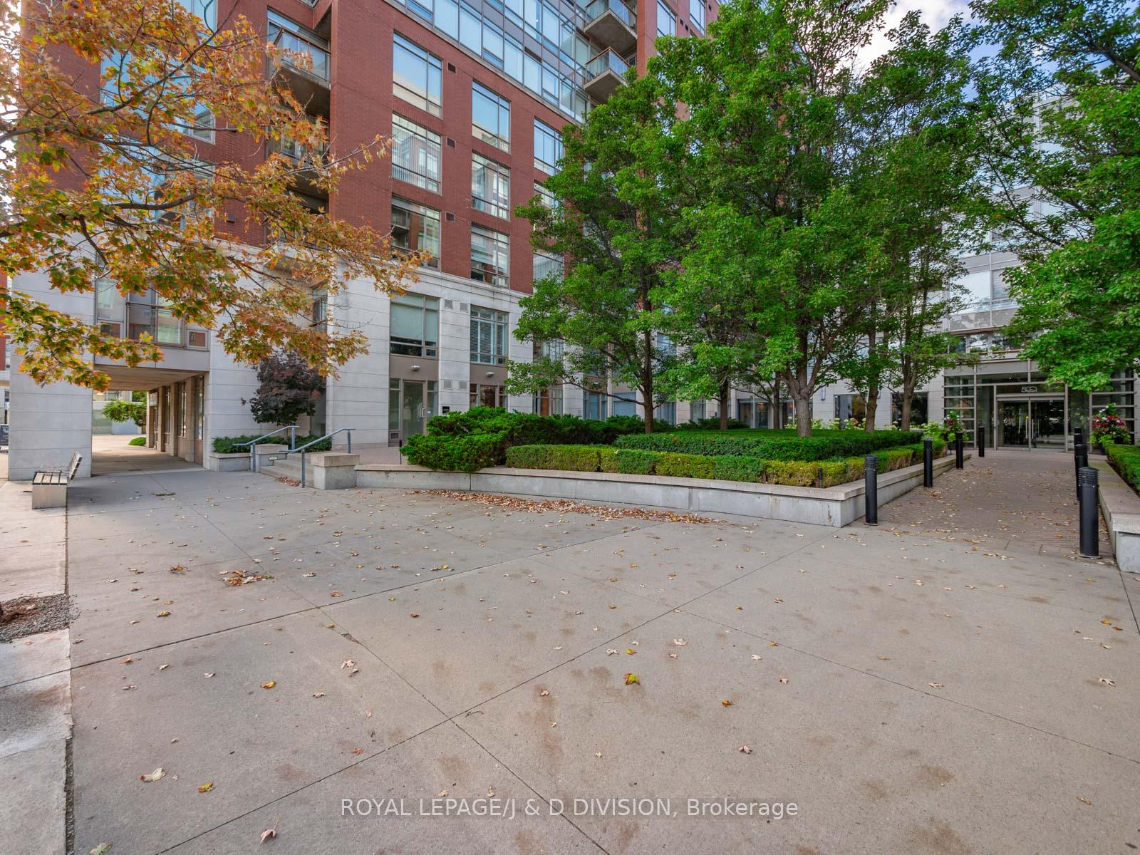 2 Bedrooms Condo at 500 Queens,  Toronto For sale