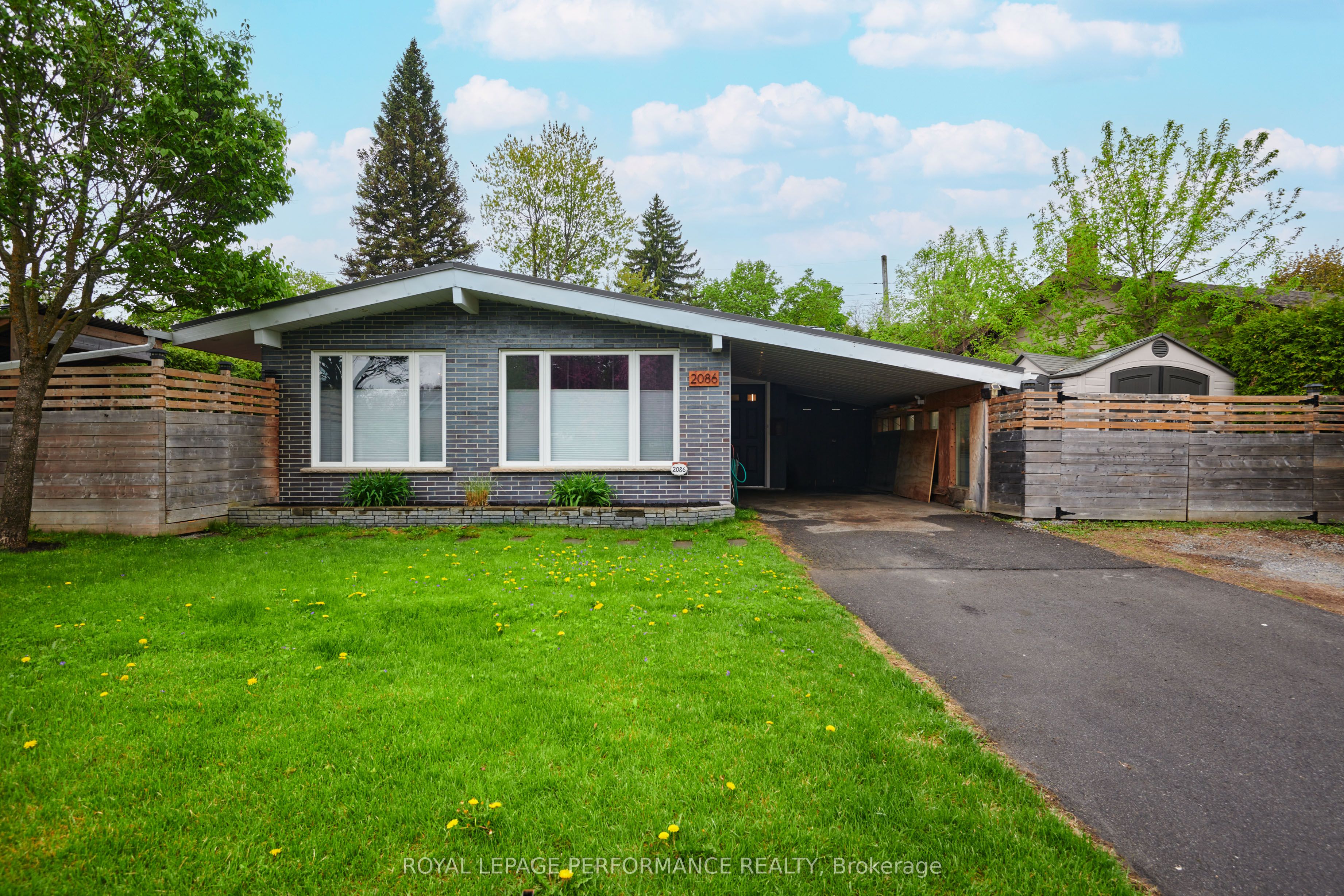 2086 Valley Drive, ElmvaleAcresandArea, ON K1G 2P5