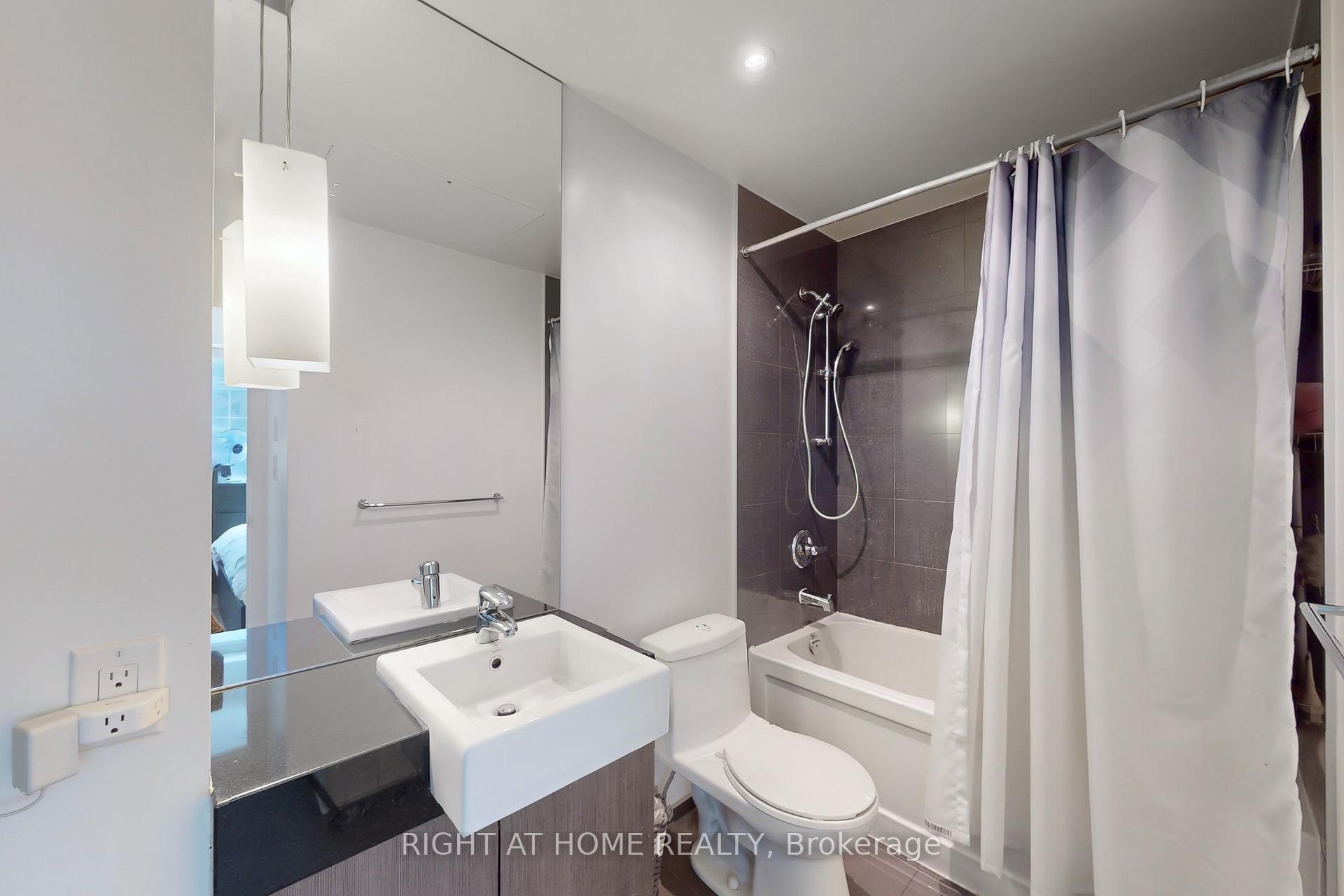3 Bedrooms Condo at 8 The Esplanade, Toronto For sale
