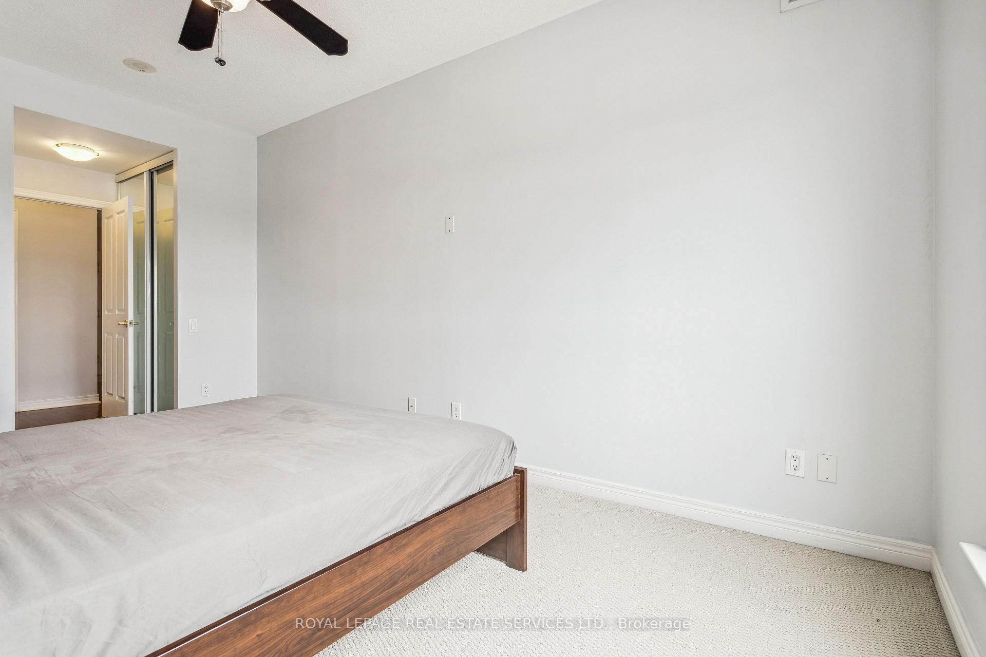 2 Bedrooms Condo at 40 Old Mill, Oakville For sale