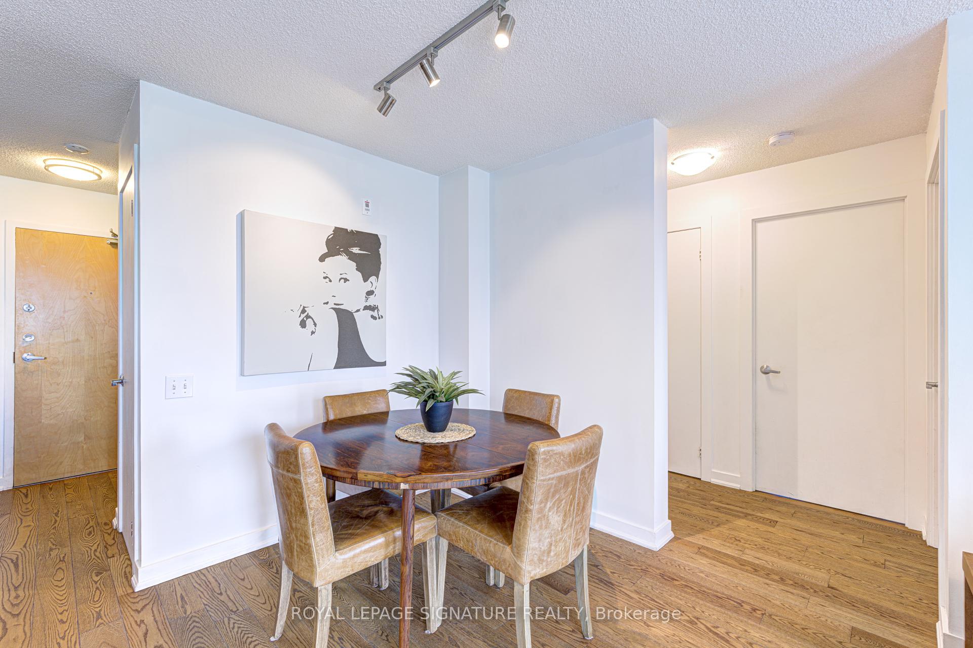 2 Bedrooms Condo at 77 Lombard, Toronto For sale