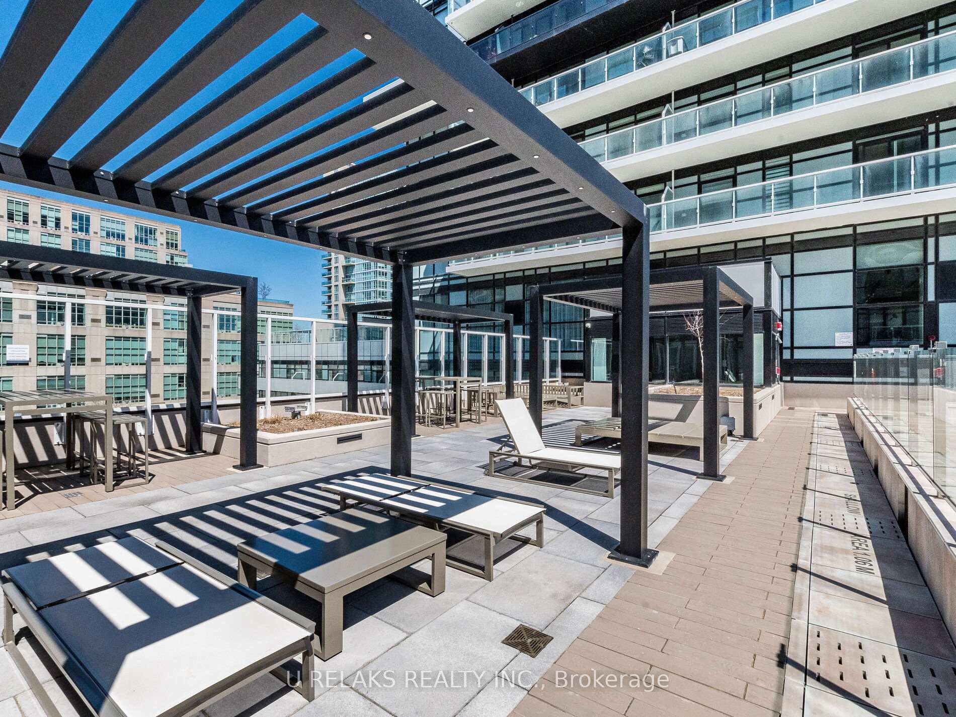 2 Bedrooms Condo at 251 Manitoba,  Toronto For sale