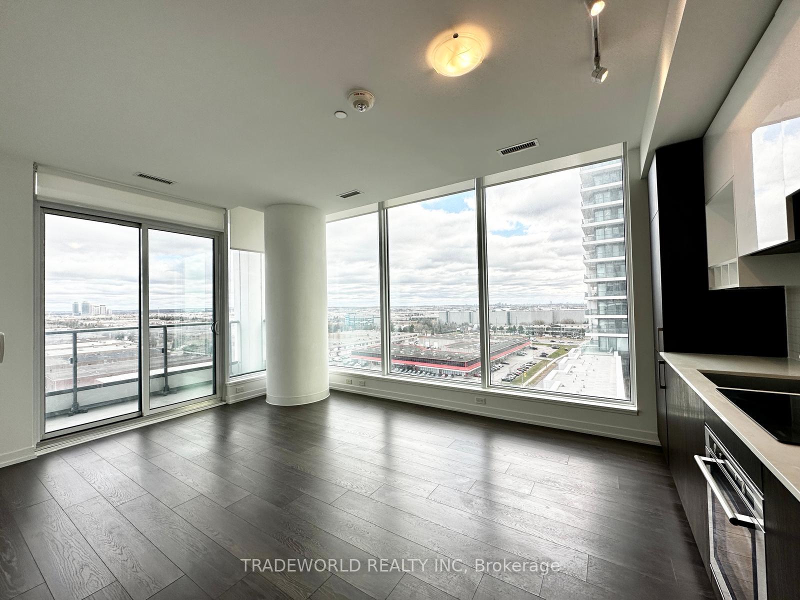 3 Bedrooms Condo at 898 Portage,  Vaughan For sale