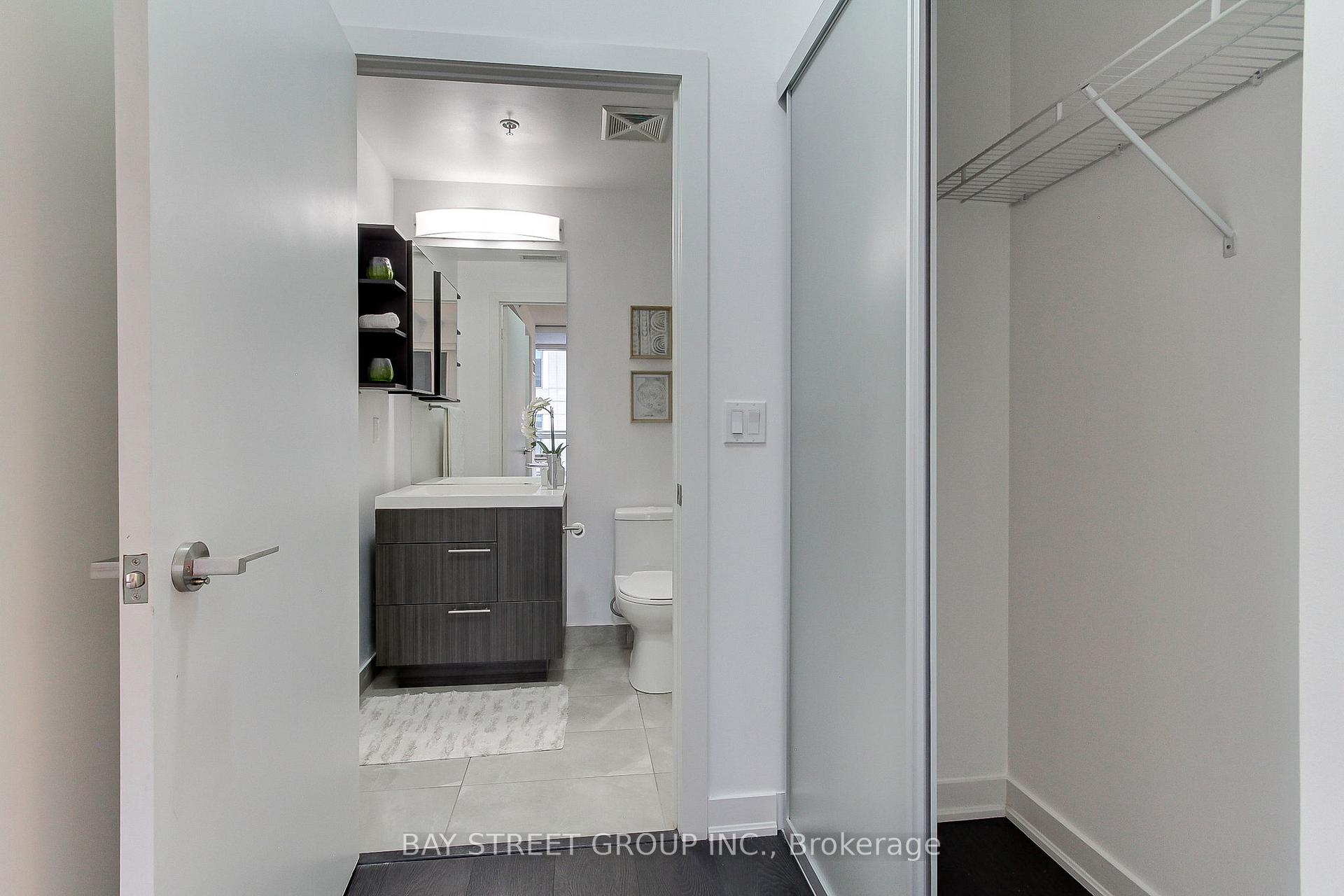 2 Bedrooms Condo at 199 Richmond, Toronto For sale