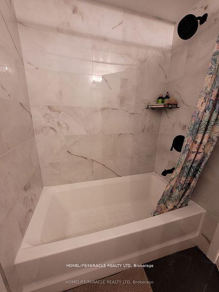 4 Bedrooms Condo at 22 Exchequer, Toronto For sale