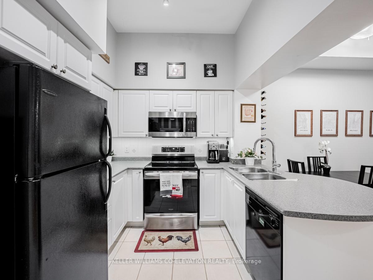 2 Bedrooms Condo at 330 Princess Royal, Mississauga For sale