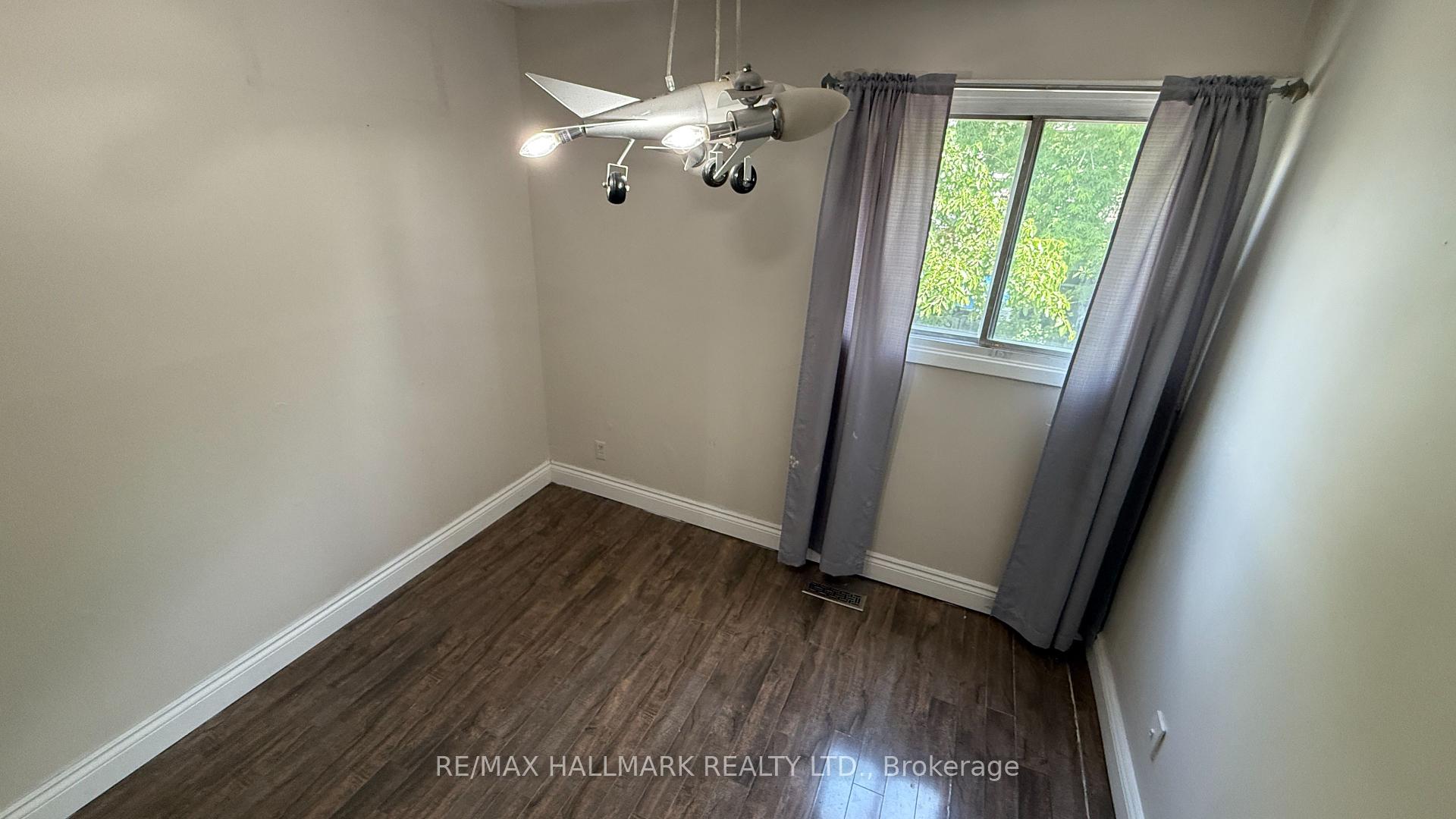 4 Bedrooms Condo at 3600 Morning Star, Mississauga For sale