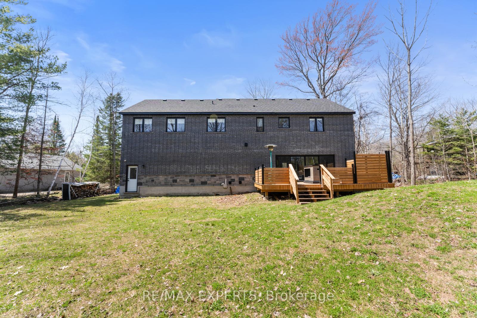 11 Joliet Crescent