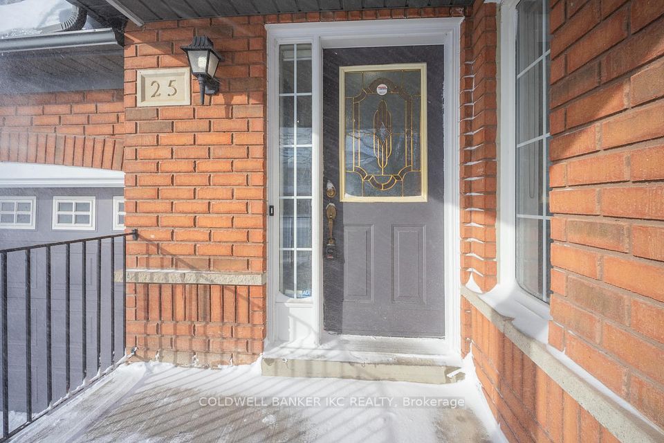 25 Hollowgrove Boulevard, Brampton, ON L6P 1B1