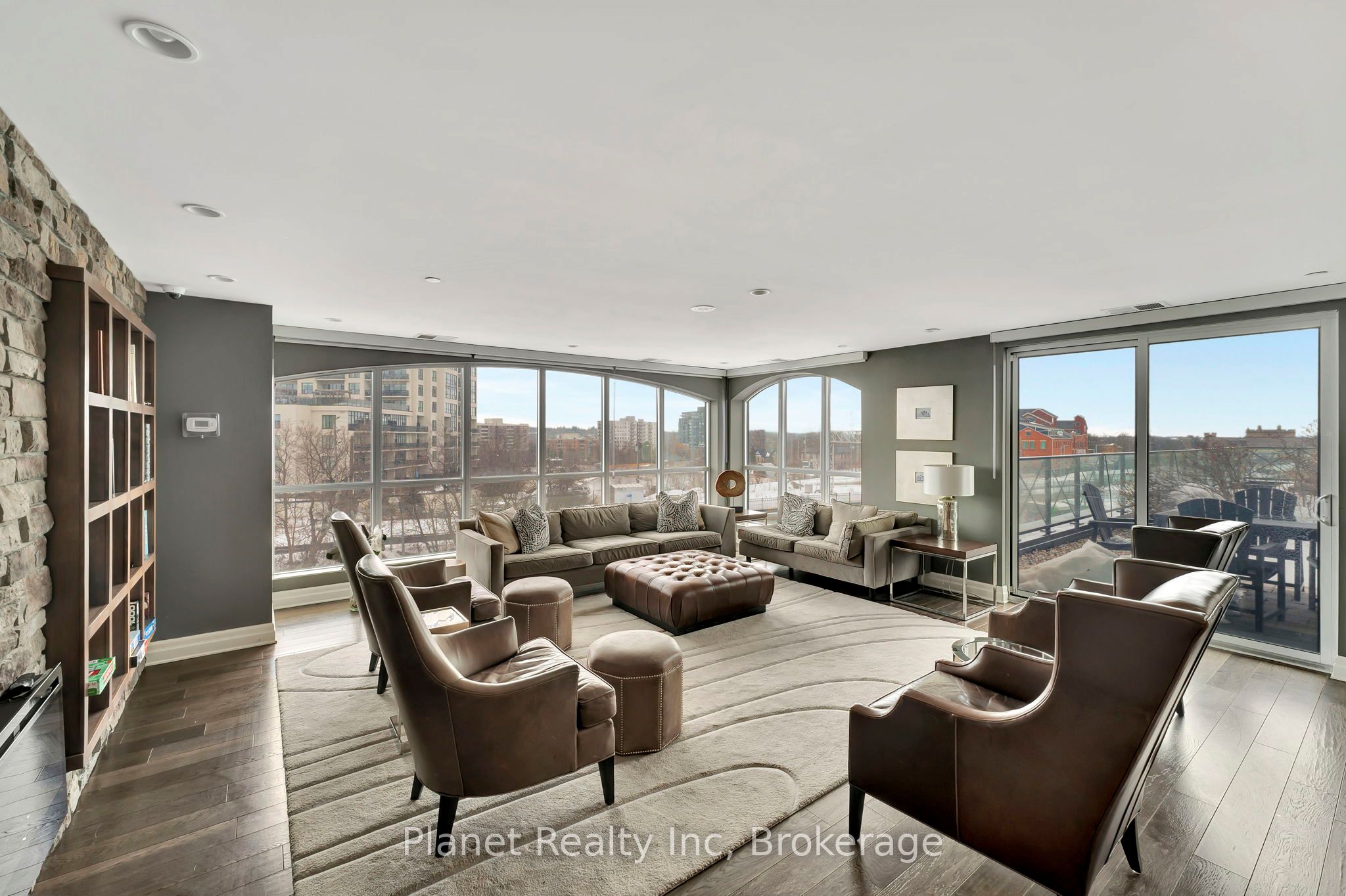 160 Macdonell Street, #906