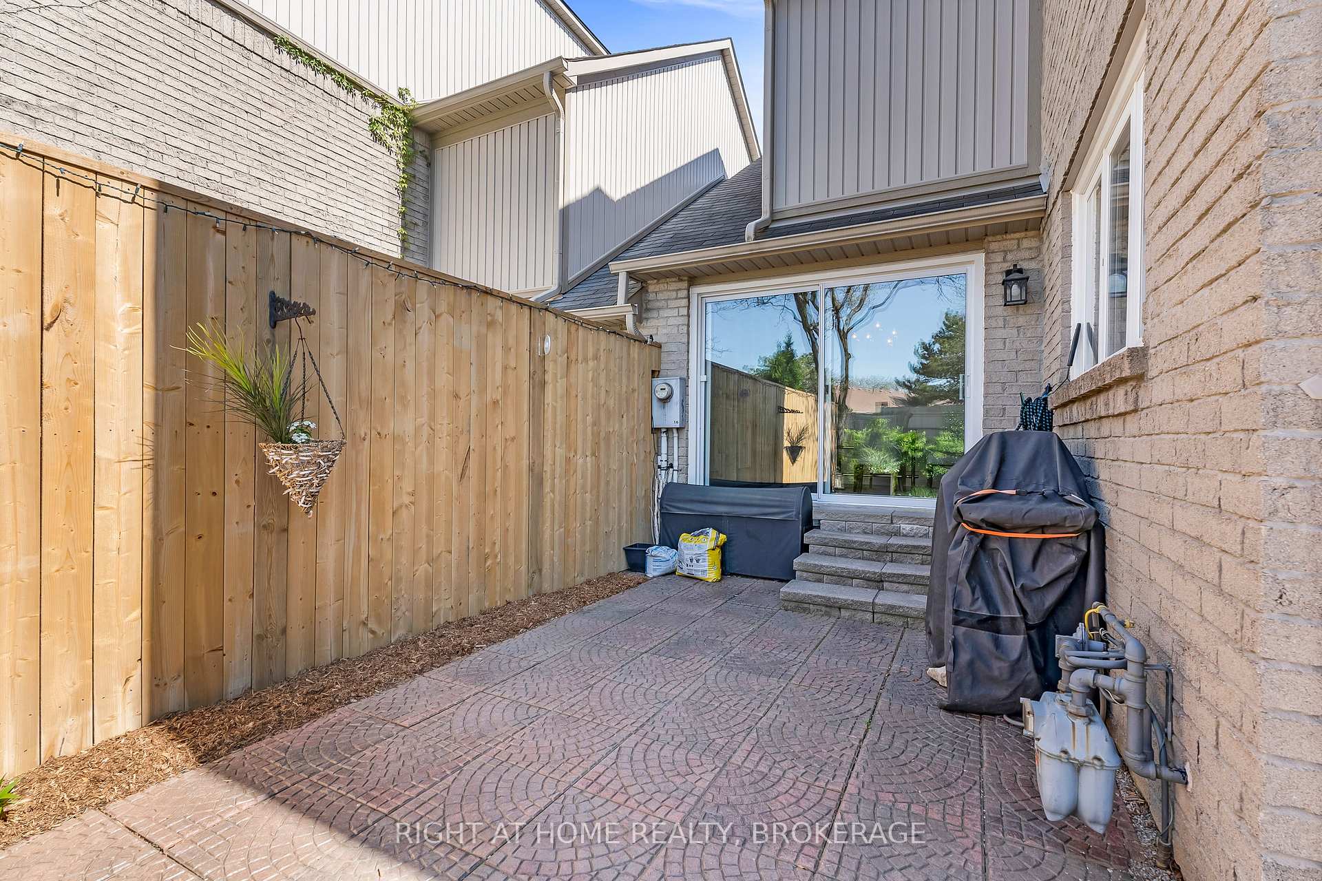 3 Bedrooms Condo at 3420 South Millway, Mississauga For sale