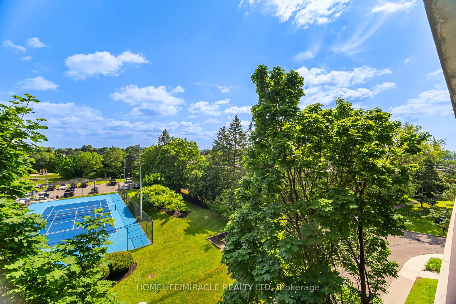 3 Bedrooms Condo at 1320 Mississauga valley, Mississauga For sale