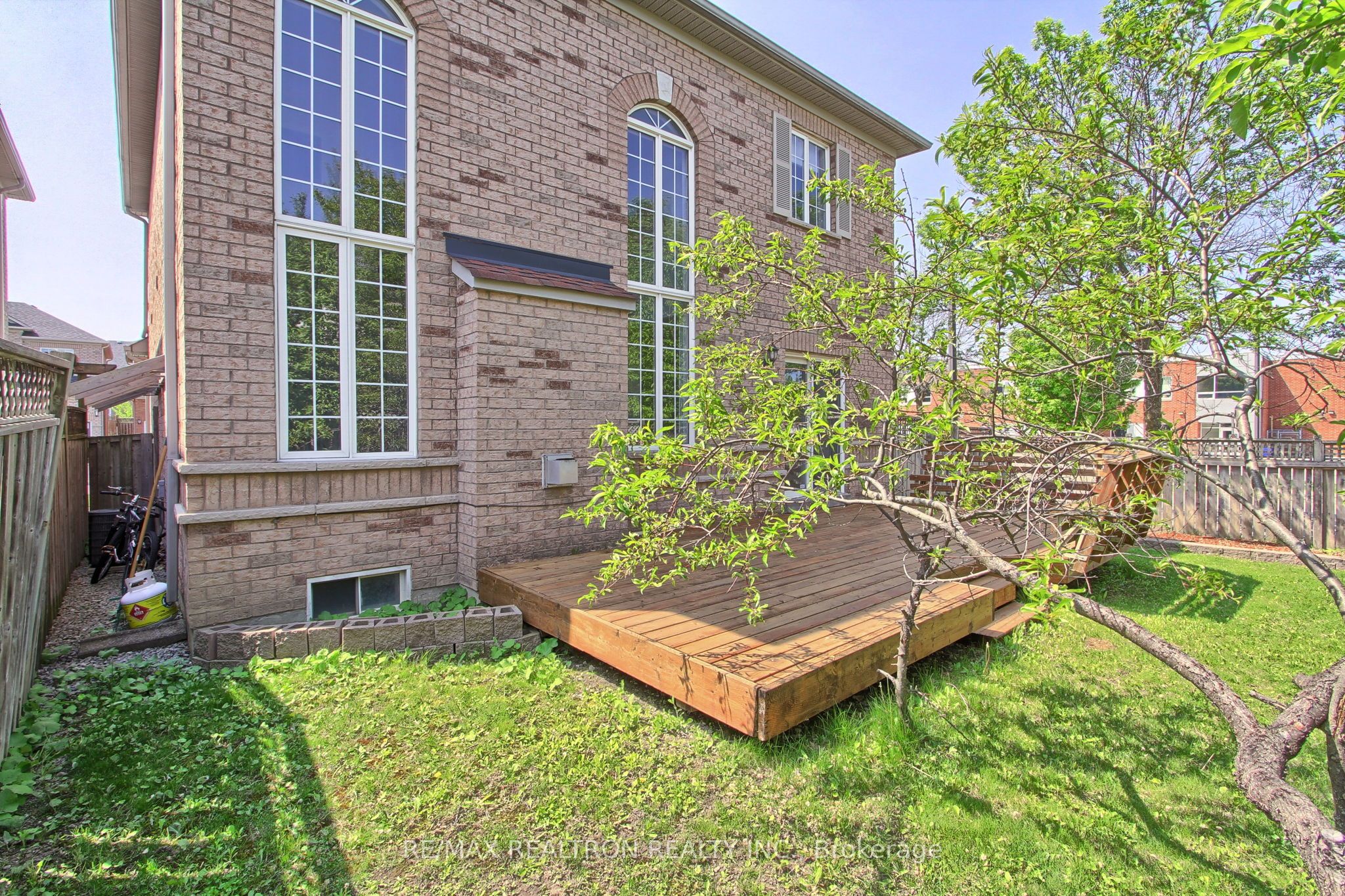 119 Watkins Glen Crescent