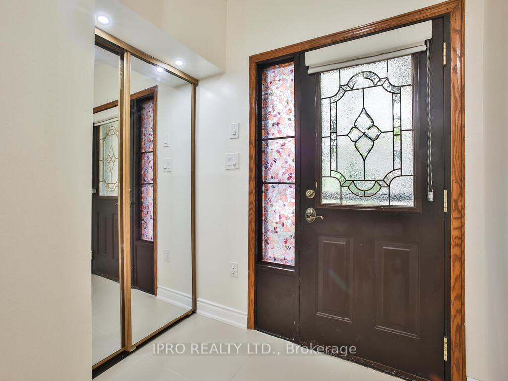 4 Bedrooms Condo at 485 Meadows, Mississauga For sale