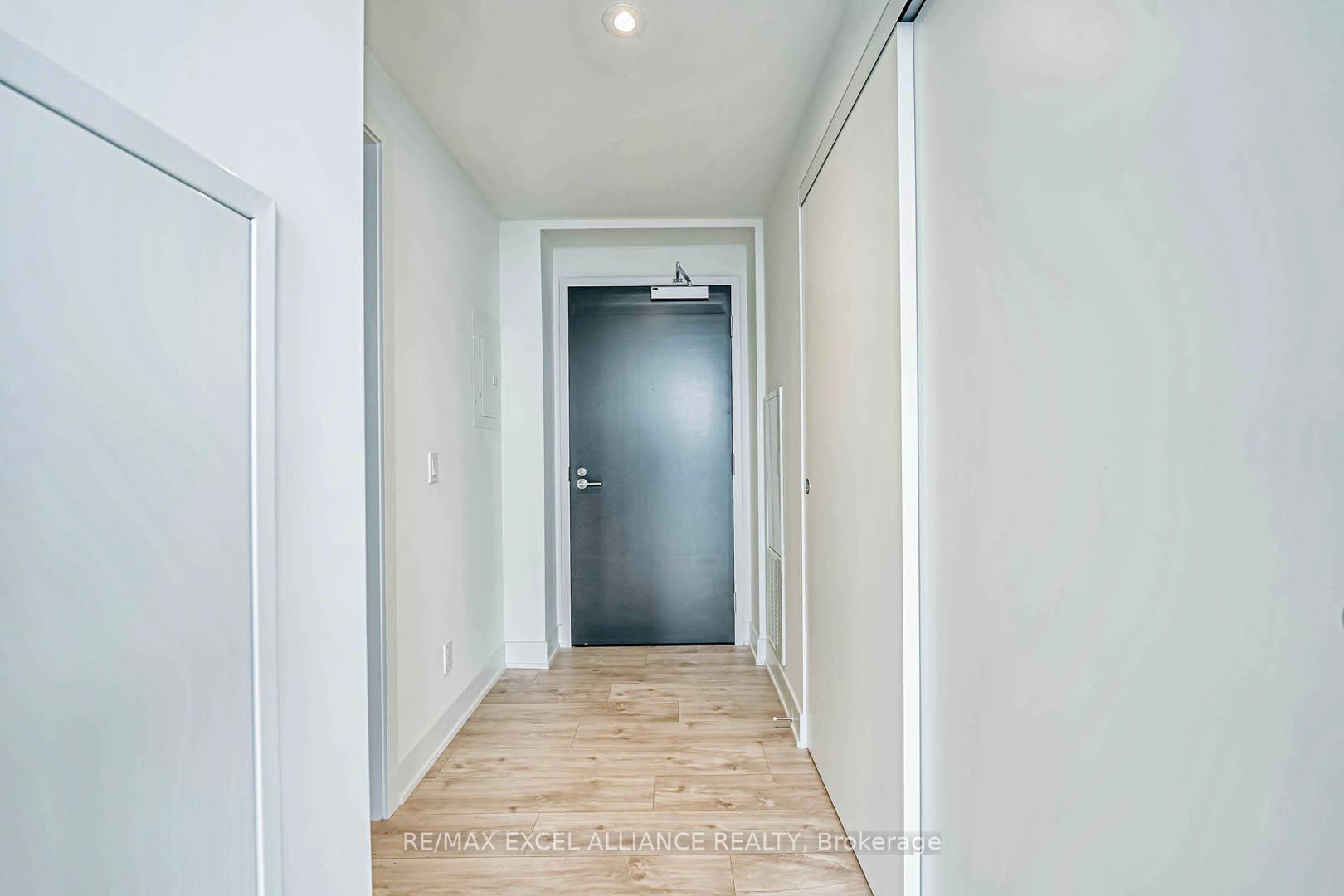 2 Bedrooms Condo at 8 Cumberland,  Toronto For sale
