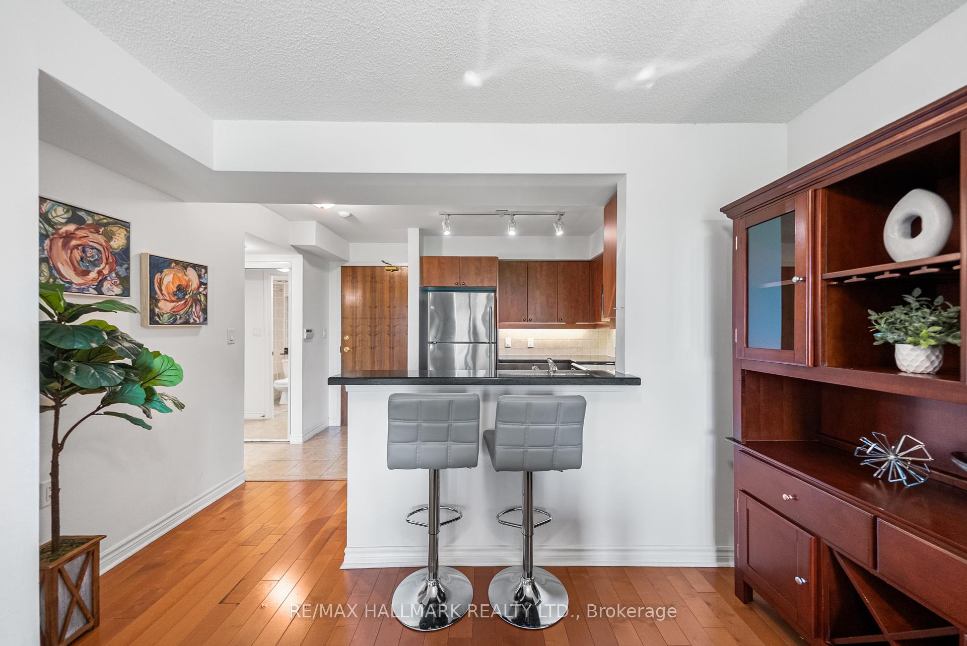 2 Bedrooms Condo at 3830 Bathurst, Toronto For sale