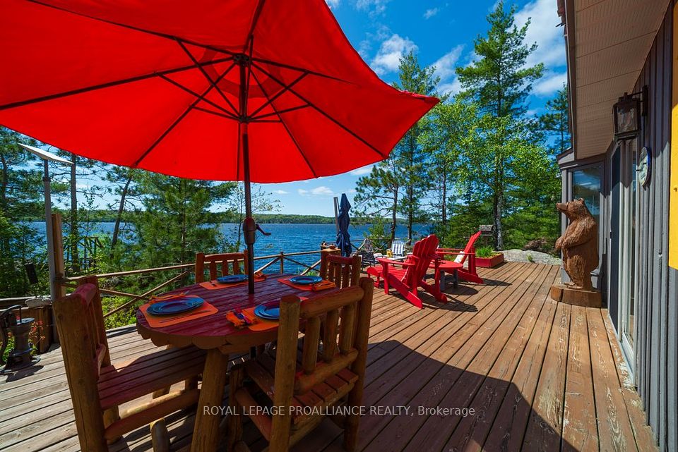 890 Mazinaw Lake