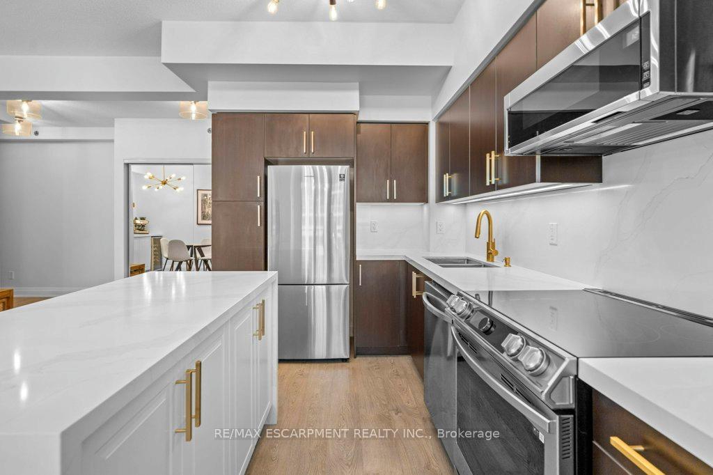 2 Bedrooms Condo at 55 Speers, Oakville For sale