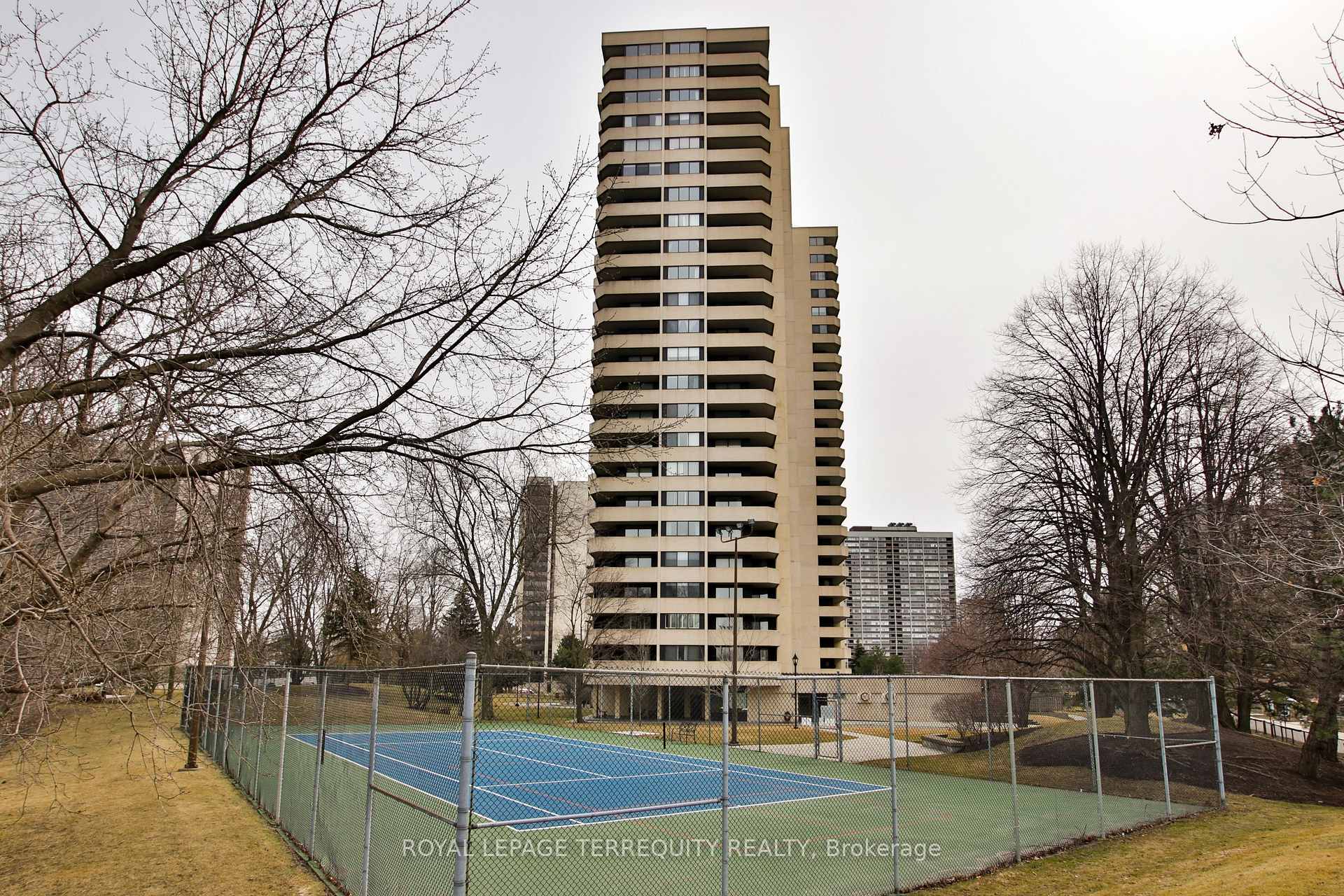 2 Bedrooms Condo at 75 Wynford Heights, Toronto For sale
