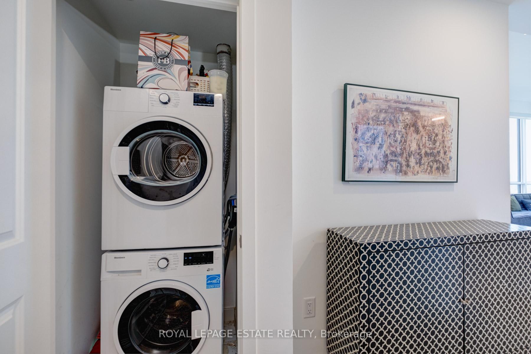 2 Bedrooms Condo at 395 Bloor, Toronto For sale