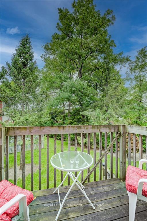 3 Bedrooms Condo at 120 Beddoe, Hamilton For sale