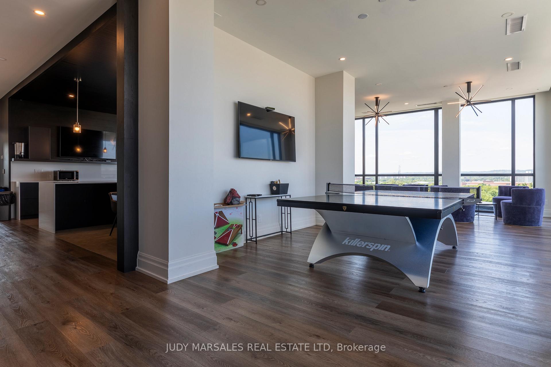 2 Bedrooms Condo at 101 Locke,  Hamilton For sale
