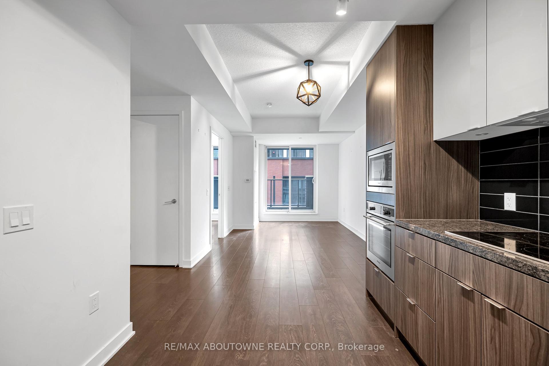 2 Bedrooms Condo at 115 Blue Jays, Toronto For sale