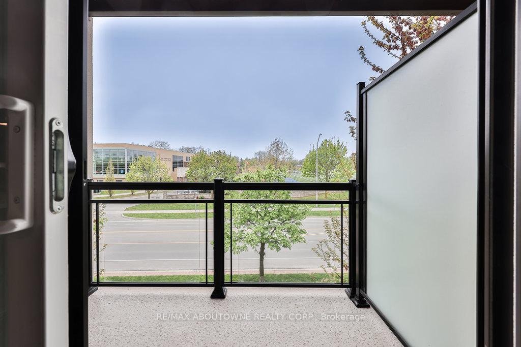 2 Bedrooms Condo at 128 Garden, Oakville For sale