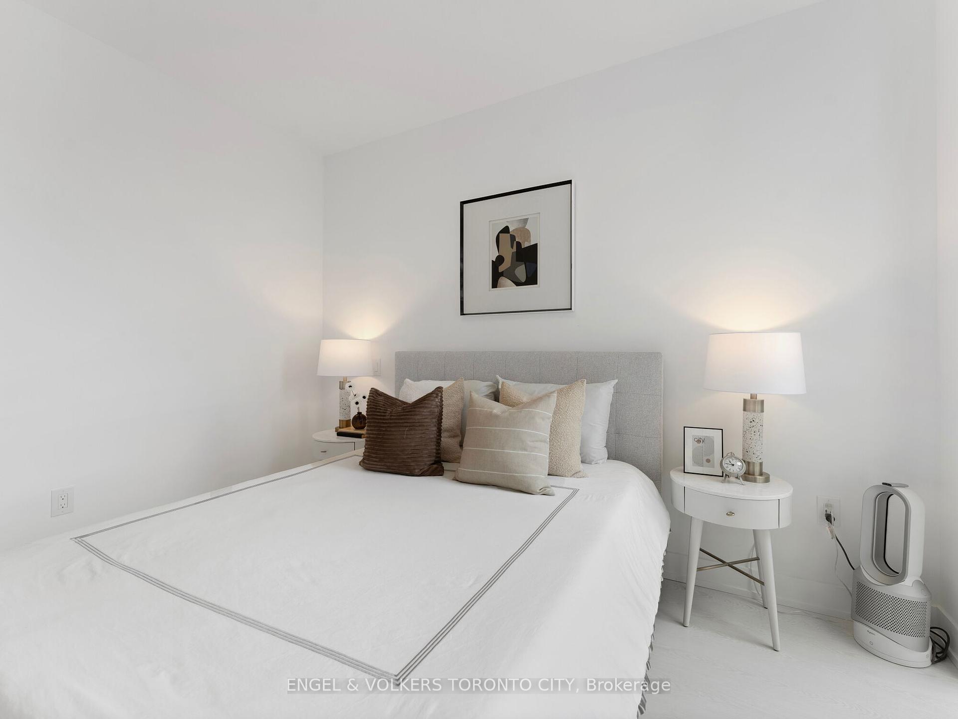 4 Bedrooms Condo at 30 Inn On The Park, Toronto For sale
