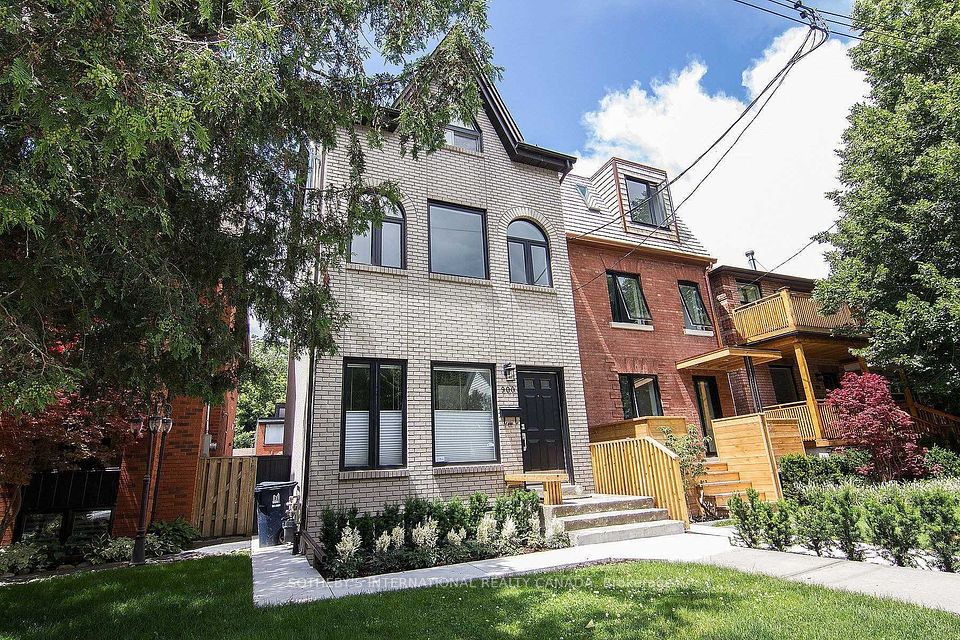 900 Manning