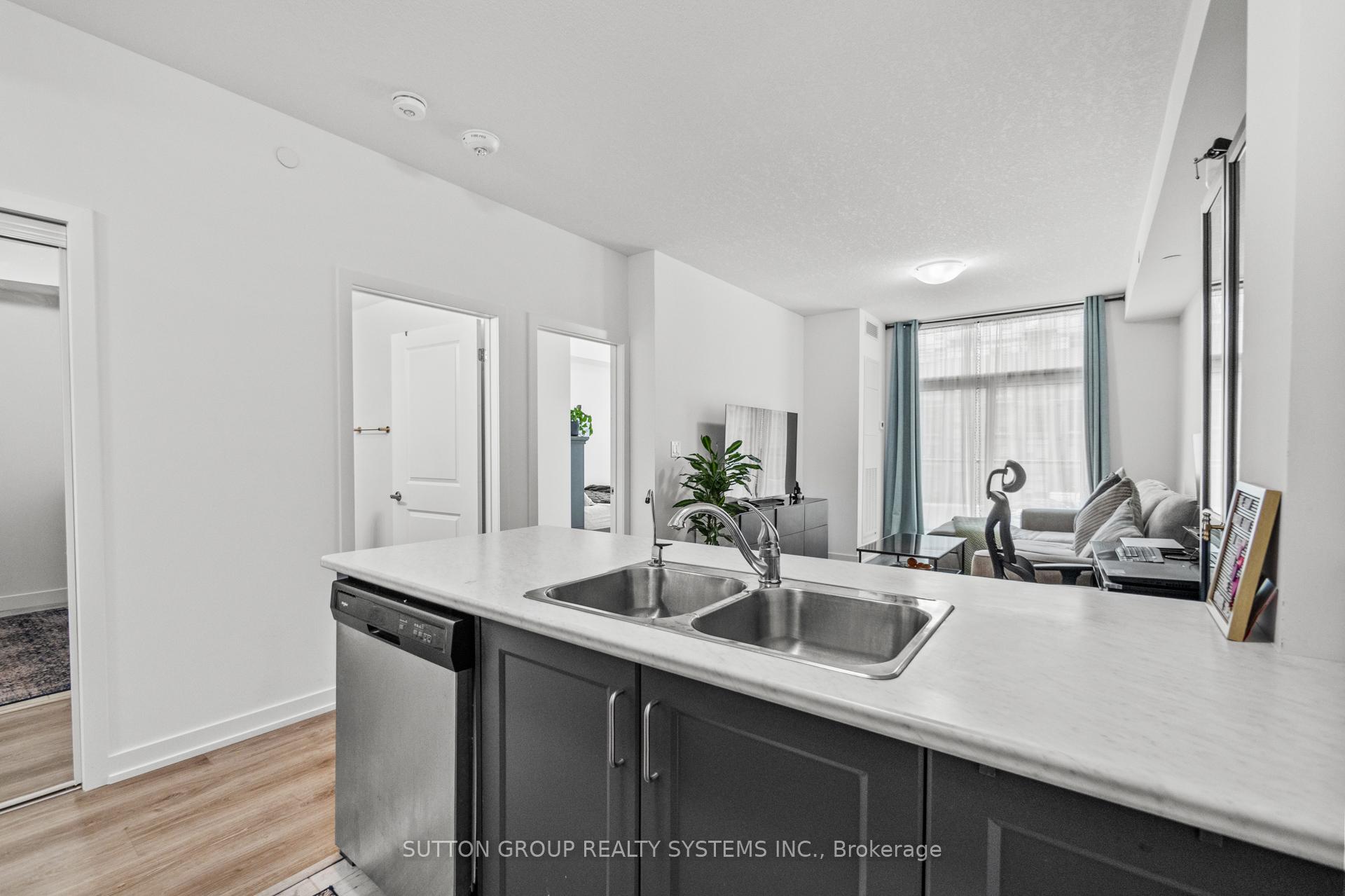 2 Bedrooms Condo at 460 Dundas, Hamilton For sale