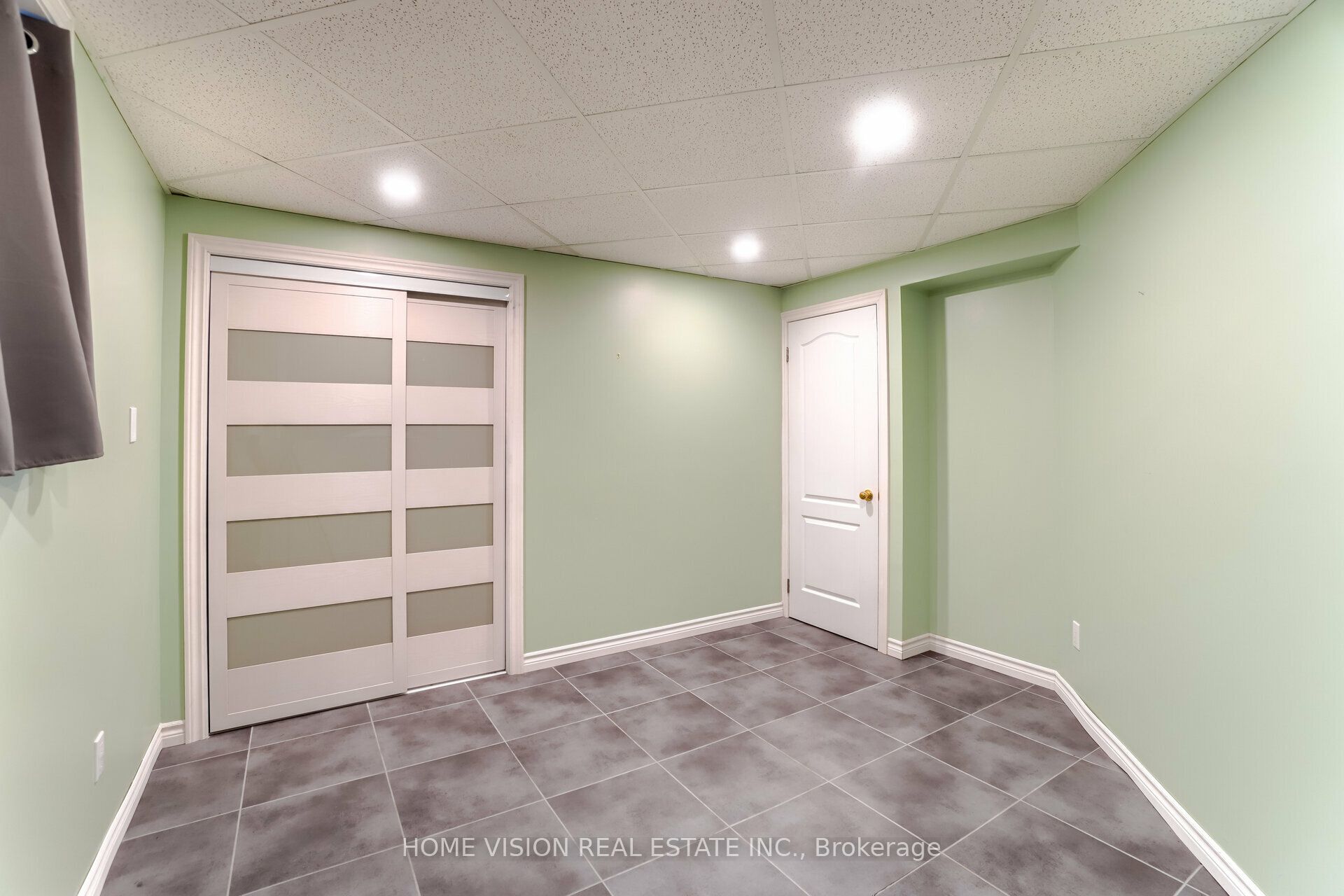 1433 Springwater Crescent E, #Lower Unit